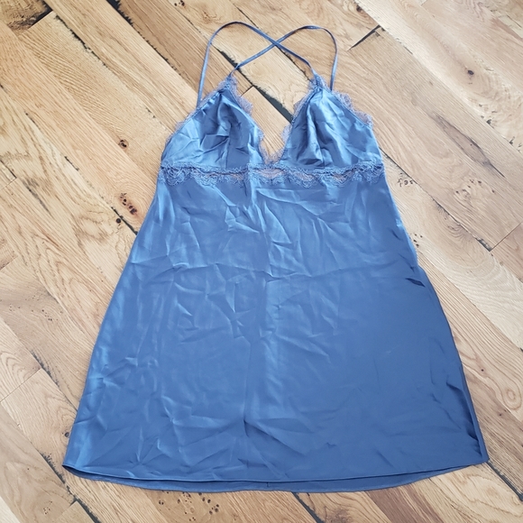 Lingerie Slip - Picture 1 of 7